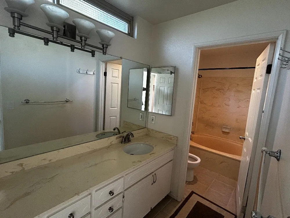 3 bed, 2.5 bath, 1827 sqft, $1,550 — Photo 3
