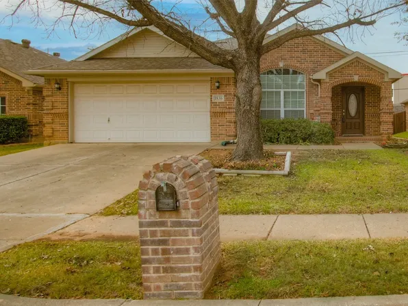 1836 Woodchase Dr, Fort Worth, TX 76120