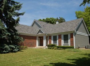 157 N Walnut Ln, Schaumburg, IL 60194