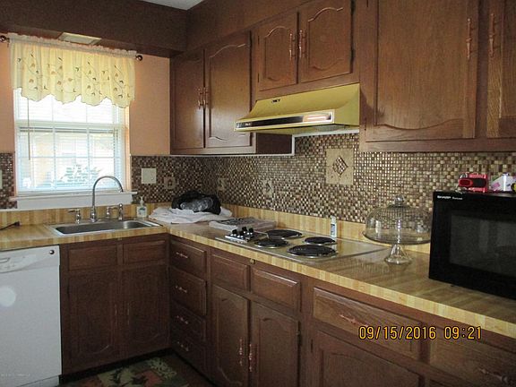 3rd image of 25 Cambridge Drive #B
