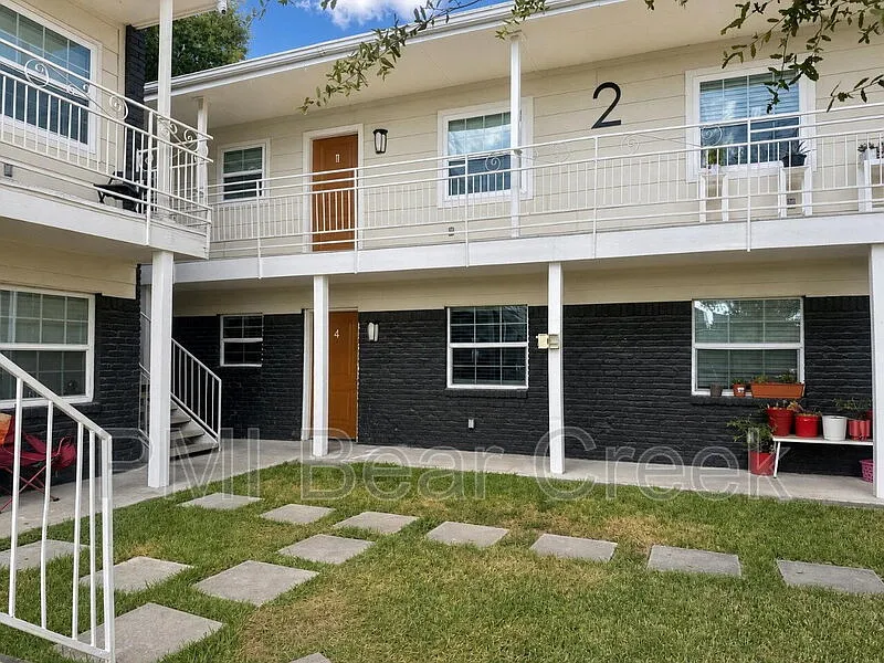 2 bed, 1.0 bath, 704 sqft, $1,025 — Photo 3