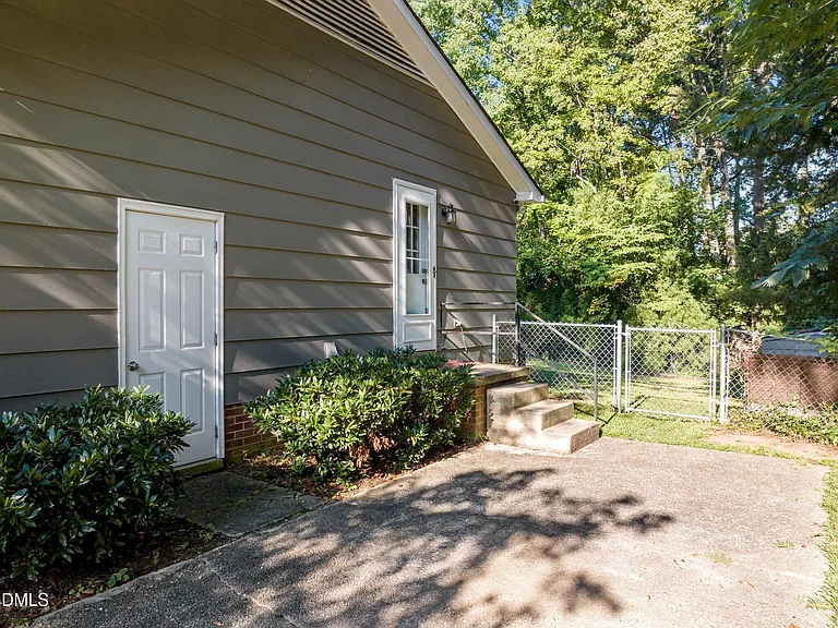 6109 Whittier Dr — Photo 29
