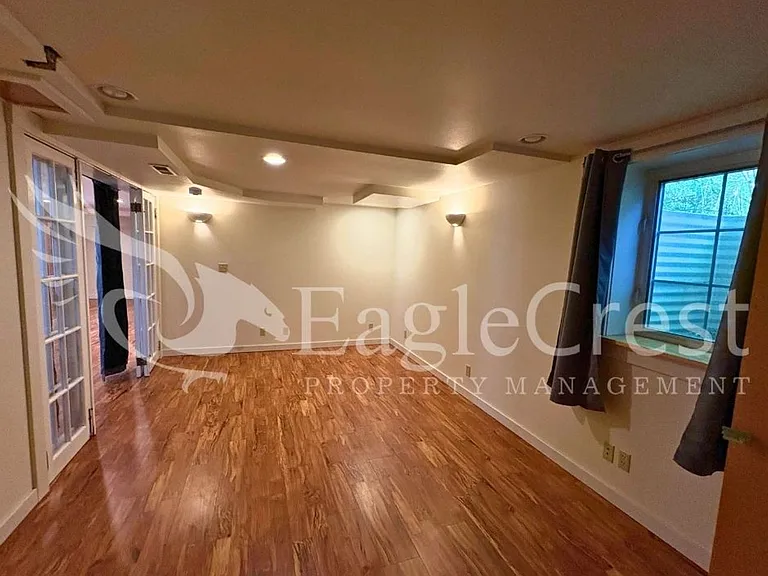 304 S Division St — Photo 70