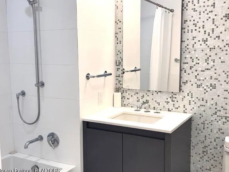 15 Morris Ave #502 — Photo 8