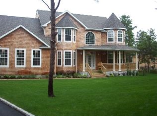 137 Malloy Dr, East Quogue, NY 11942