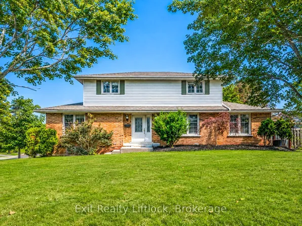958 Smithside Ct, Peterborough, ON K9J 8E2