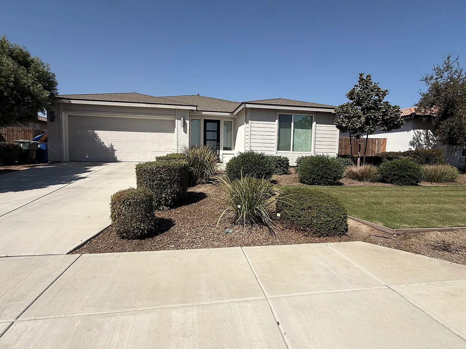 3 bed, 1640 sqft, $2,300 — Photo 1