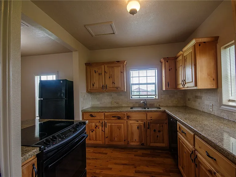 9852 FM 1179 — Photo 2