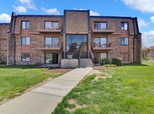 620 Tralee Ct APT 1A, Schaumburg, IL 60193