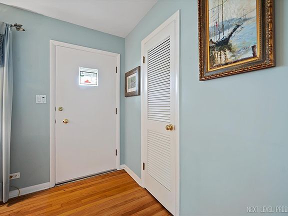 3rd image of 212 E Gladys Ave