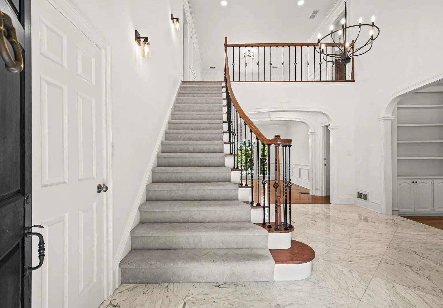 3 bed, 4.5 bath, 5804 sqft, $6,300 — Photo 3