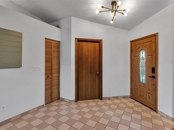 4th image of 7719 Landsdowne Ln