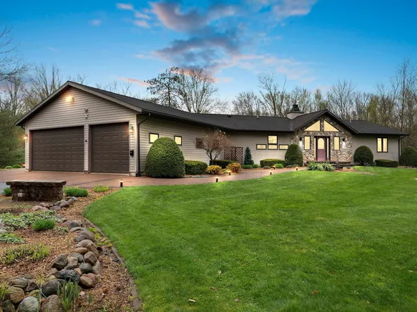 W9254 Amber Ln, Clintonville, WI 54929