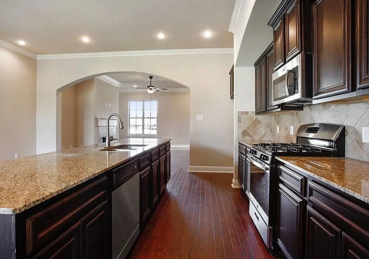 4/3 South Lake Charles Home! — Photo 3