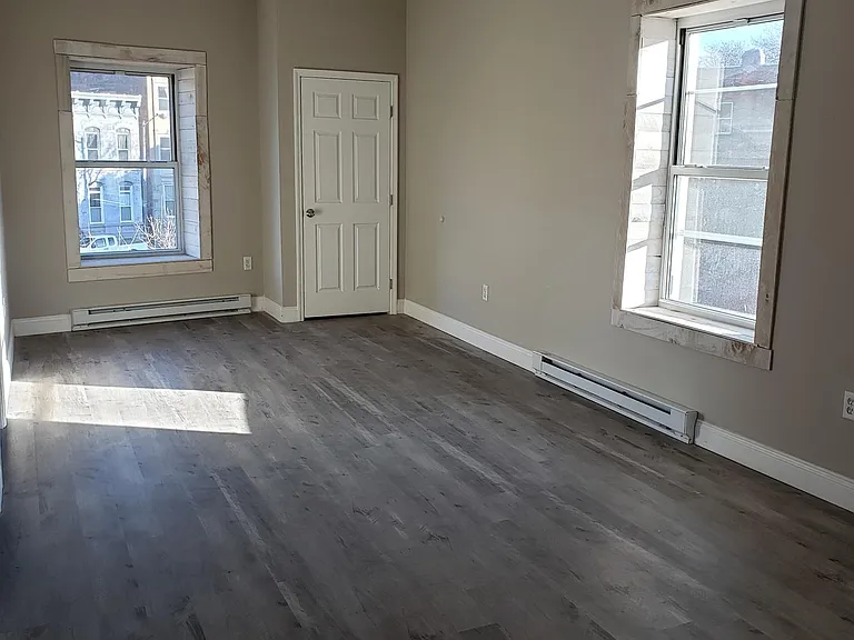 32 King St #14 — Photo 8