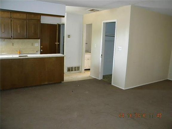 4th image of 4930 Knox Dr