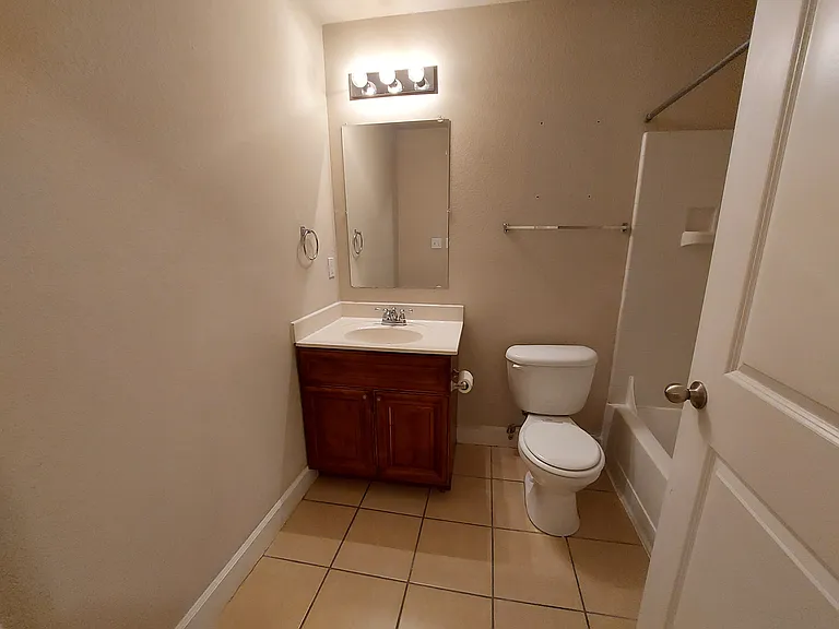 708 Claremont Pkwy #A — Photo 7