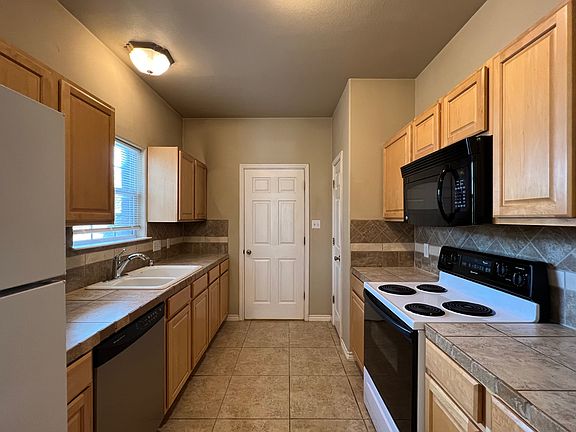 3rd image of 1105 N Cuernavaca Dr Unit A