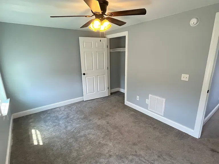 112 E Main St — Photo 23