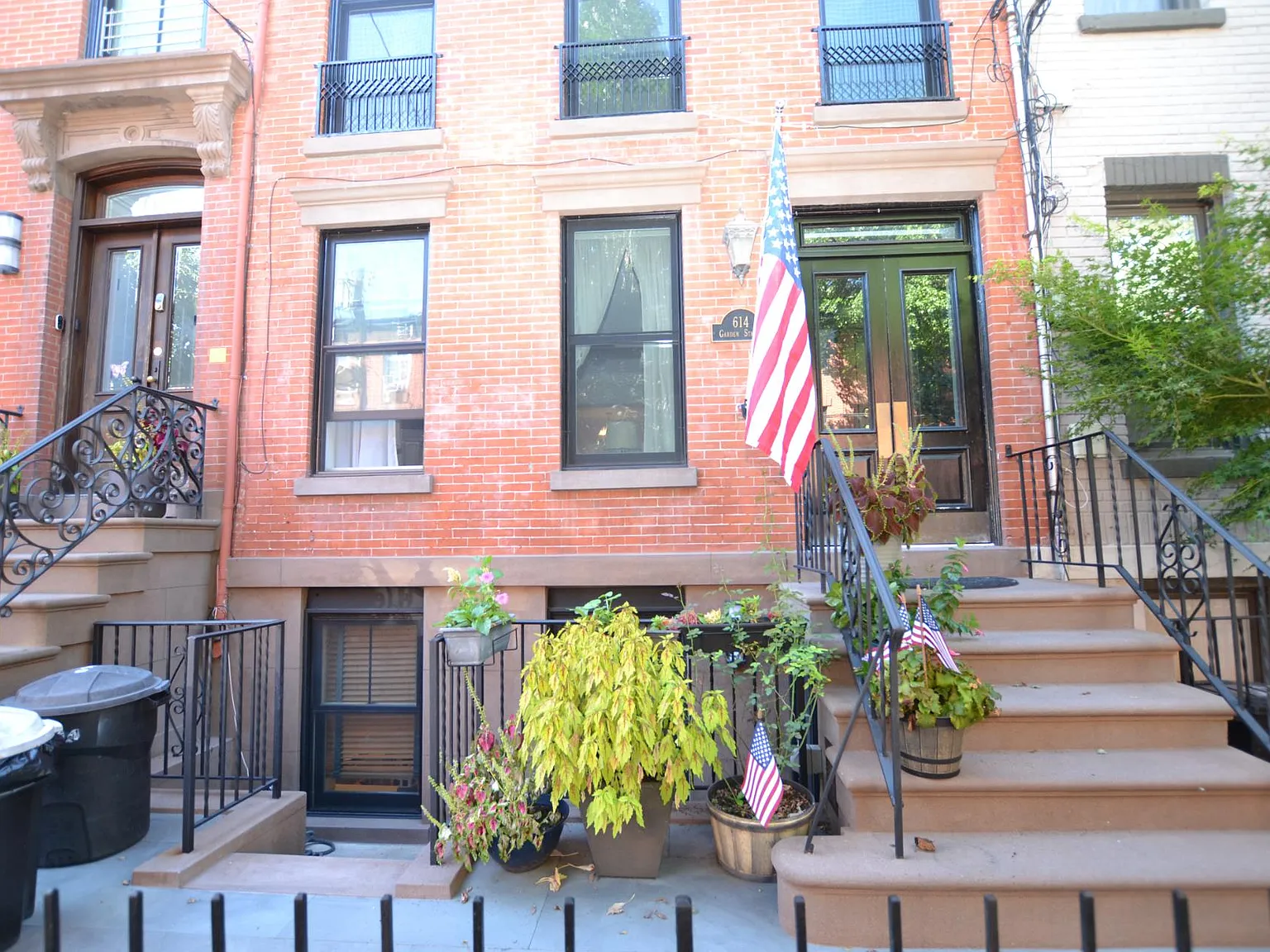 Midtown Garden Street One Bedroom — Photo 2