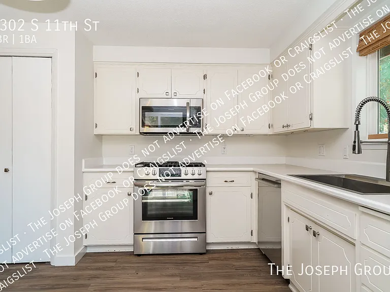 4302 S 11th St — Photo 8