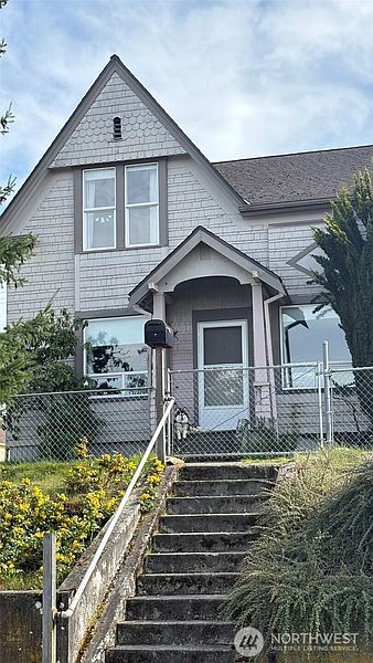 3rd image of 502 E Wright Avenue