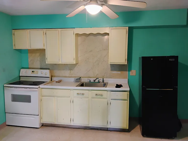 560 McKean Ave #6 — Photo 4