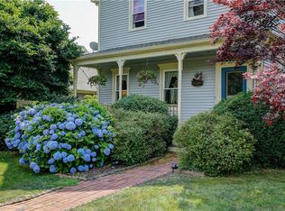 221 Carriage Dr, Portsmouth, RI 02871