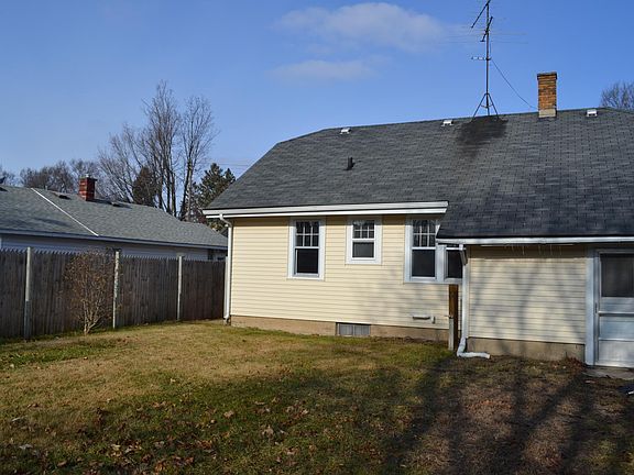 3rd image of 1138 Hollywood St NE