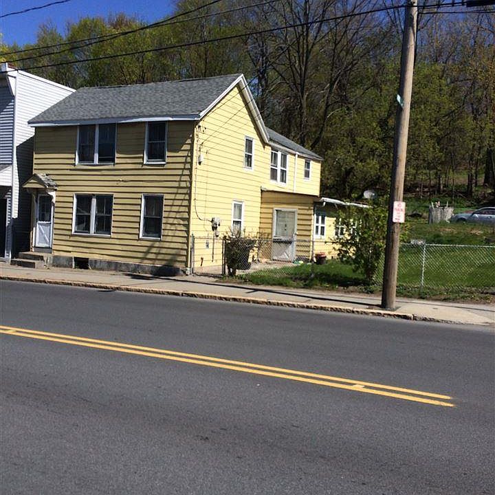 1st image of 715 Pawling Ave
