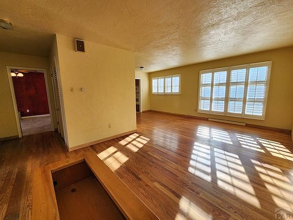 3rd image of 813 Westacres Ave
