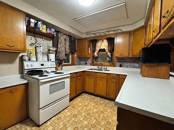 5th image of 213 S Division St