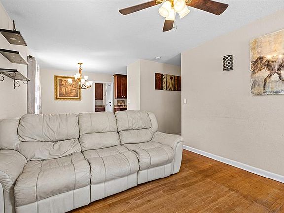 4th image of 1049 Vista St