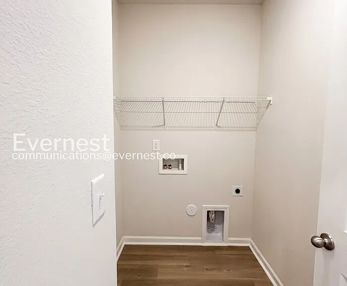 221 Aniston Ln — Photo 13