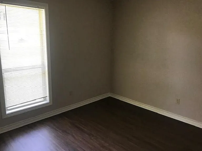 4705 Cliffwood Dr — Photo 8