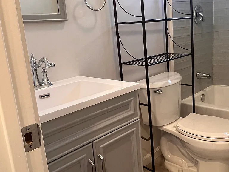Lovely bathroom with floating vanity