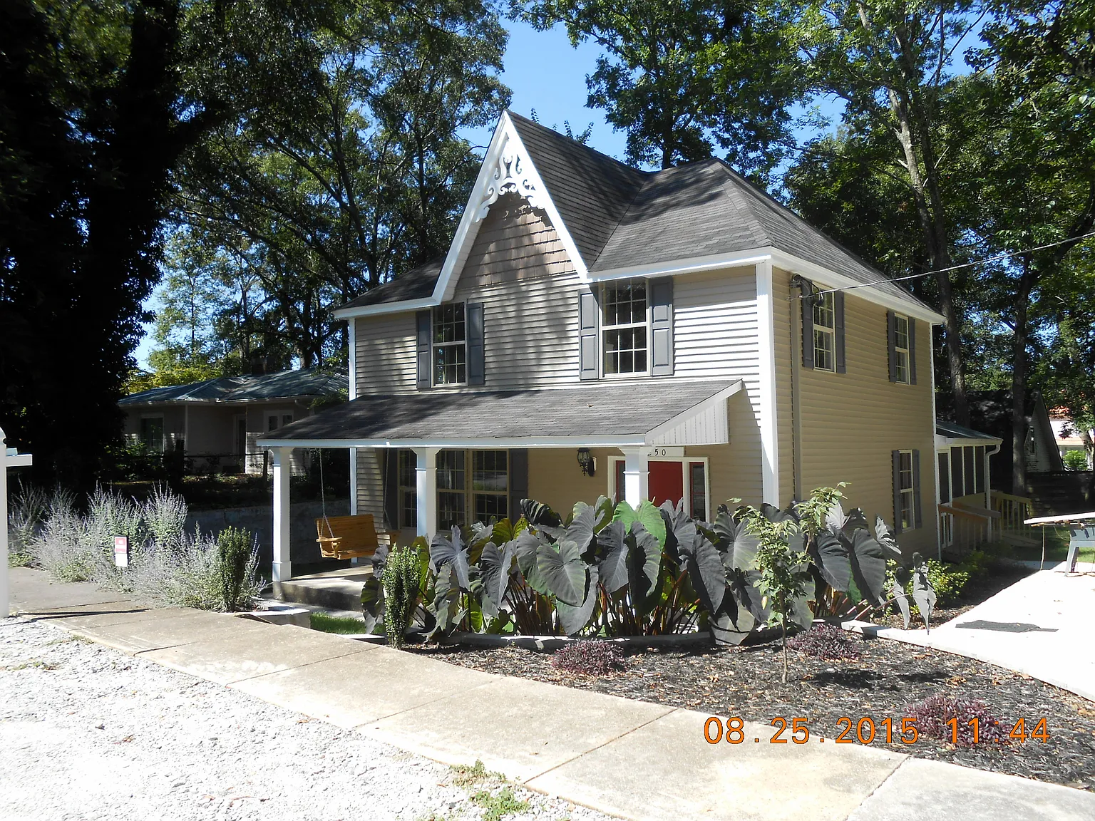 250 Manning St photo 1