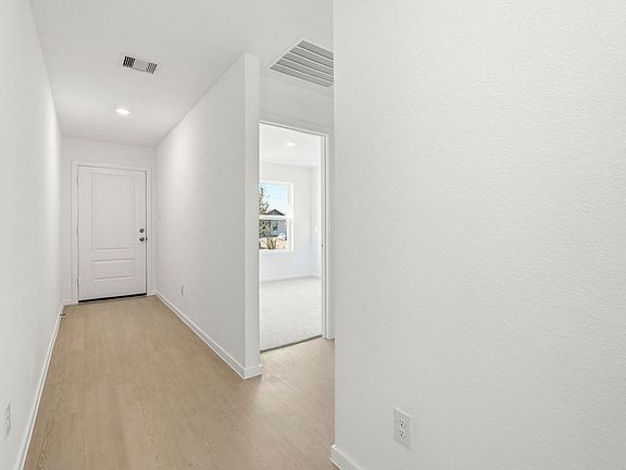 4th image of 2821 Cedar Ave