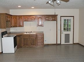 3rd image of 166 Queensberry Dr