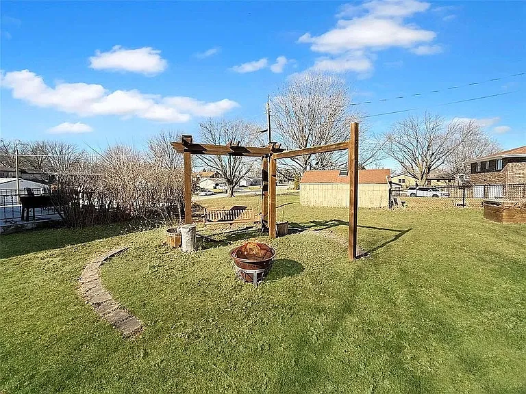 311 S Harrison Ave — Photo 13