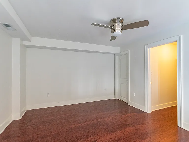 1501 Locust — Photo 44