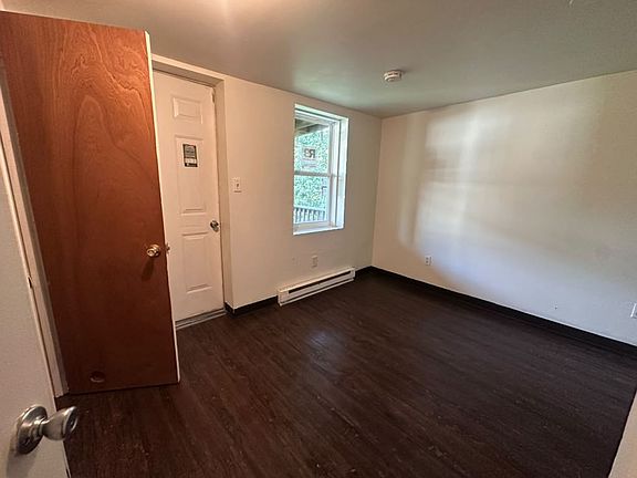 2nd image of 544 Valley Rd #B