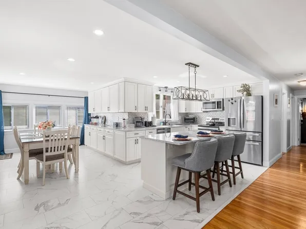 5 Albert Rd, Peabody, MA 01960