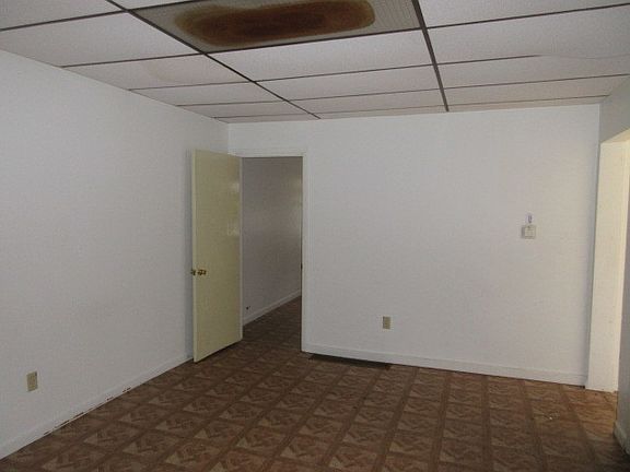 4th image of 9721 S Avenue L