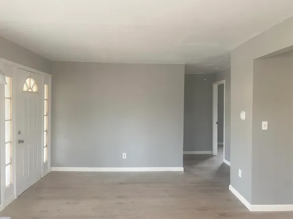 2198 Utley Rd, Flint, MI 48532