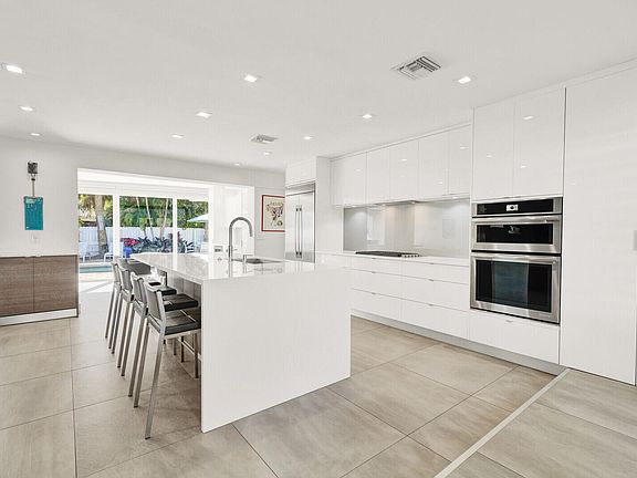 3rd image of 1199 Dolphin Road