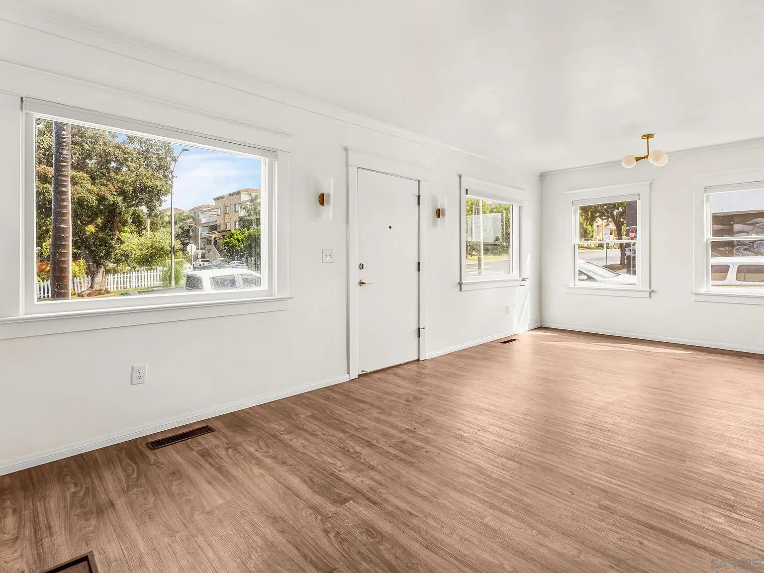 3 bed, 2.0 bath, 1223 sqft, $4,495 — Photo 4