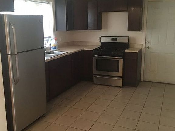 4th image of 11009 S Vernon Ave #G