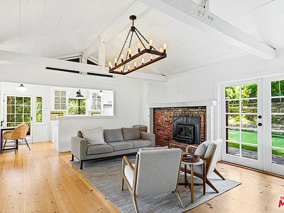 3rd image of 21042 Entrada Rd