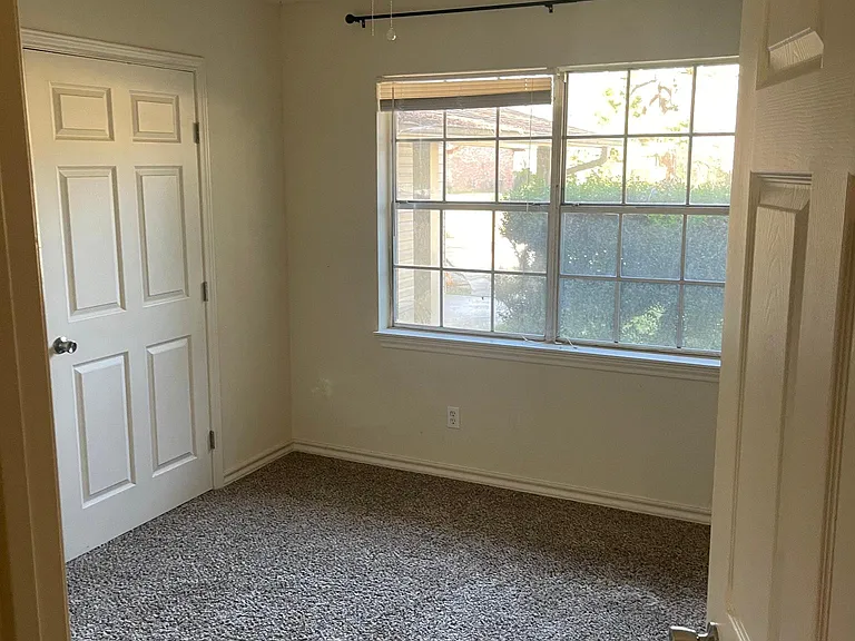 112 Medina Dr — Photo 7